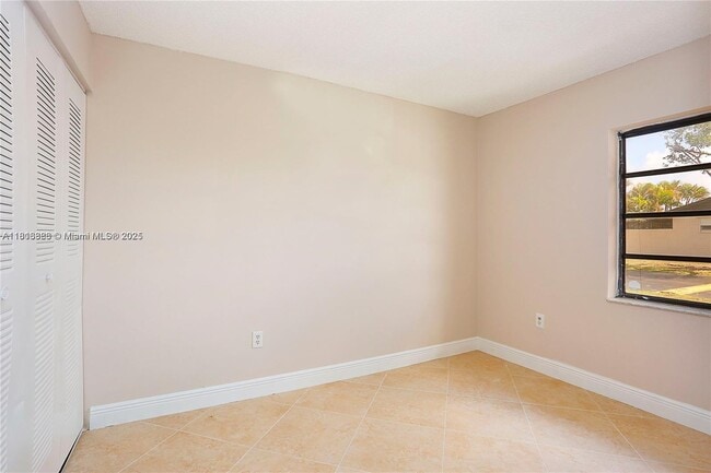 Building Photo - 4902 SW 138th Ave
