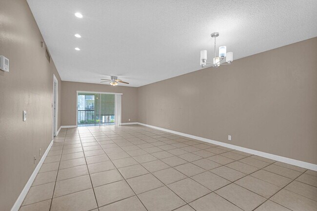 Building Photo - 3360 Spanish Moss Terrace