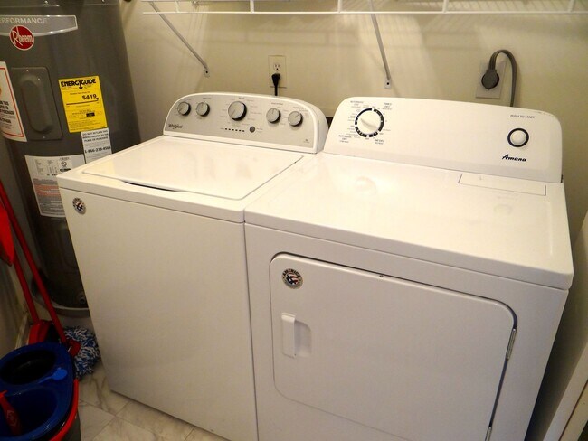 Building Photo - Long term ground floor rental- Rent Special- 1st month half price