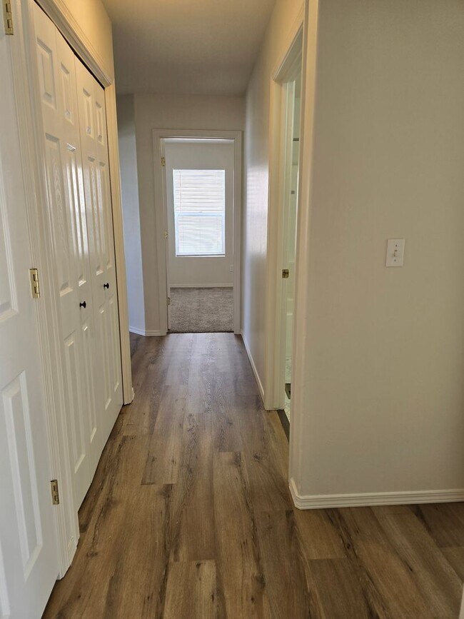 Building Photo - Spacious 4 Bed | 2 Bath Home – 1,520 Sq Ft – Pets Negotiable