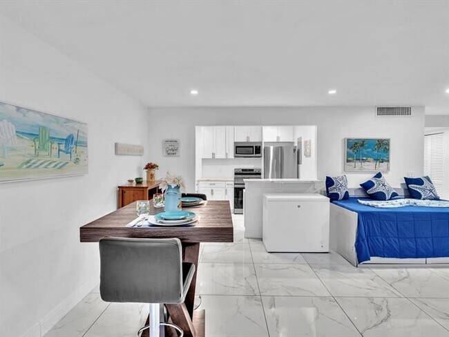 Building Photo - 5100 Dupont Blvd