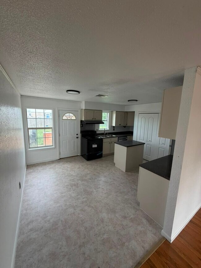 Building Photo - 114 Spanish Cove