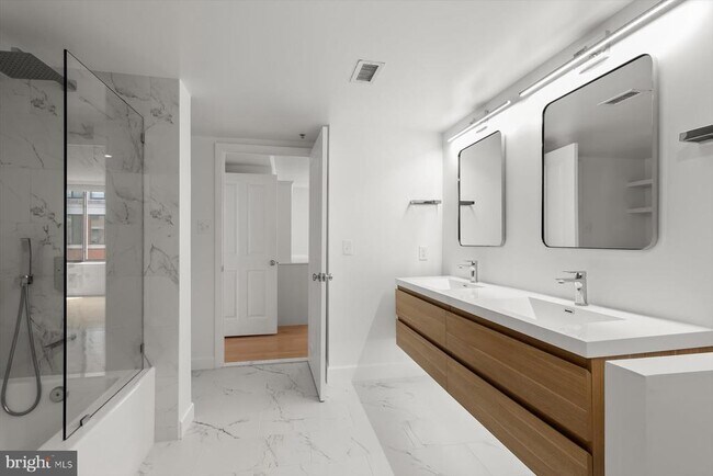 Building Photo - 1205 N Garfield St