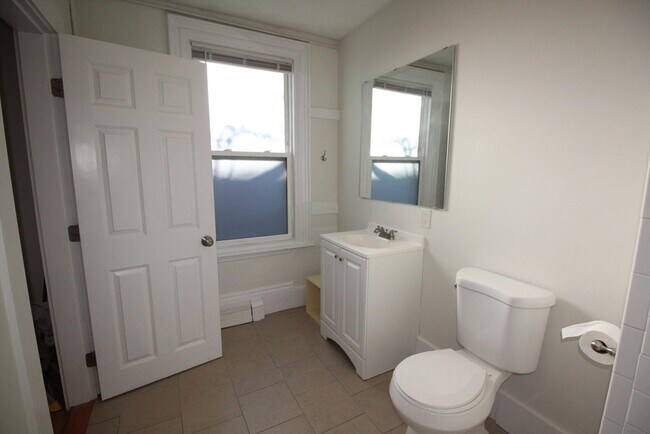 Building Photo - 19 E Springfield St