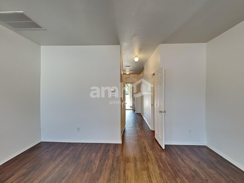 Building Photo - 11829 Cottontail Dr