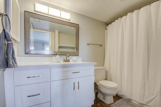 Building Photo - 5807 Beverly Hill St