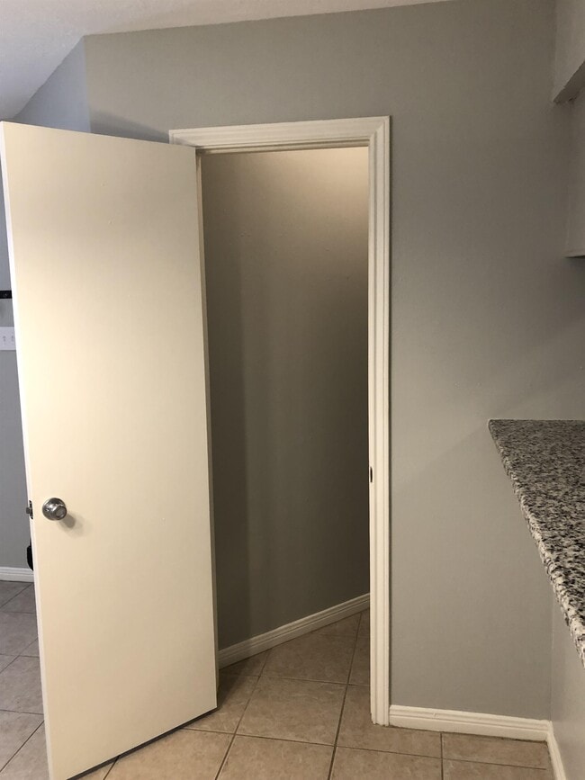 Building Photo - 2401 Sycamore Ave