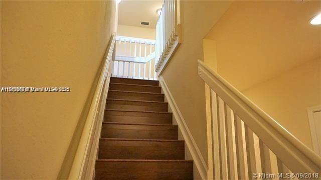 Building Photo - 233 Las Brisas Cir