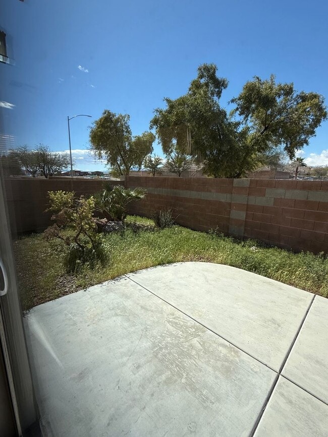 Building Photo - 2 story home in NLV