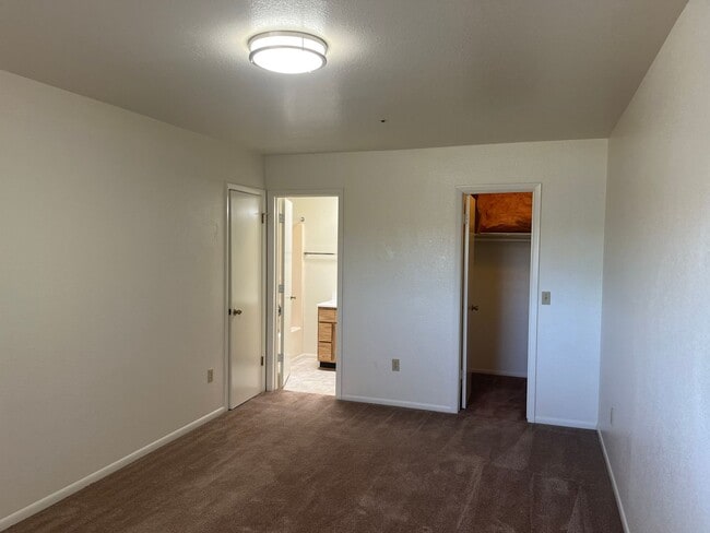 Building Photo - 7665 Spouse Dr