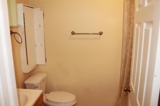 Building Photo - 5870 Woodcrest Ave