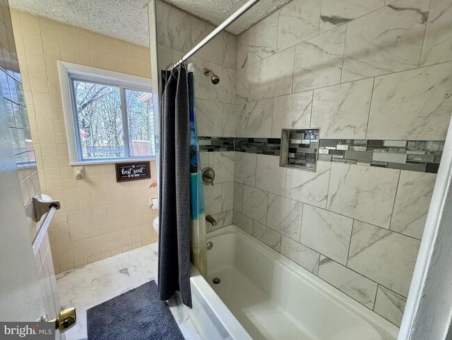 Building Photo - 722 Glenside Dr