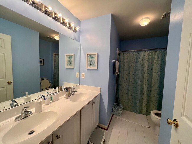 Building Photo - 5920 Nicolet Ct