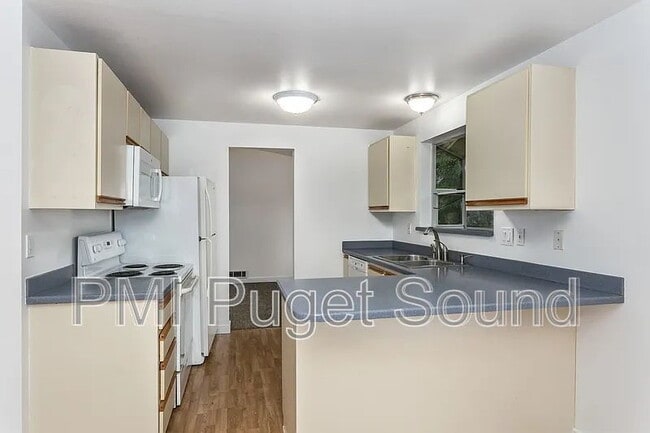 Building Photo - 22127 NE 9th Pl