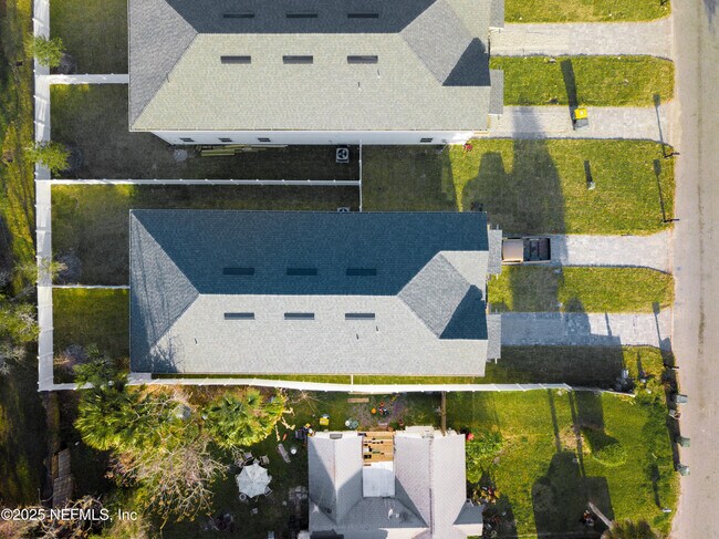 Building Photo - 817 7th Ave S
