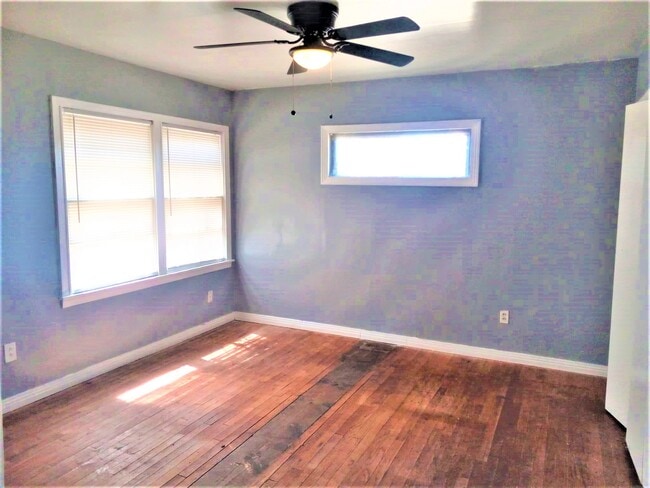 Building Photo - 6103 Avenue Q