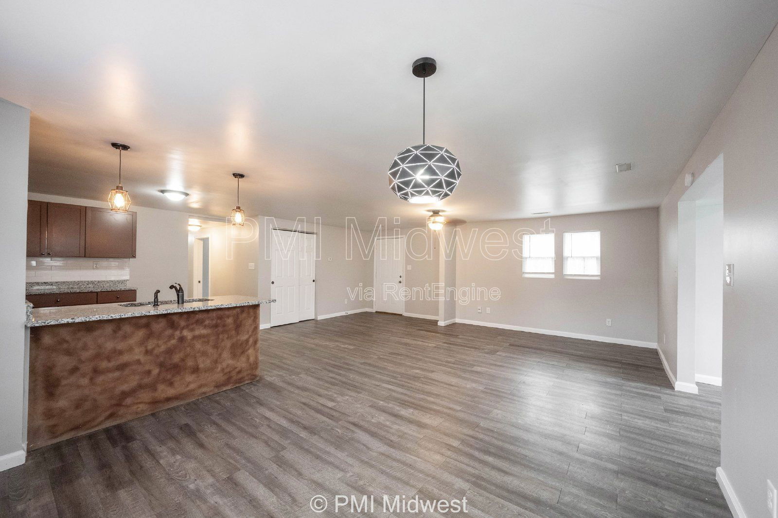 Building Photo - 955 N Traub Ave