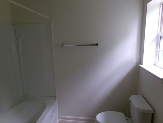 Building Photo - Greensboro Townhouse near Wendover Ave and I-40.