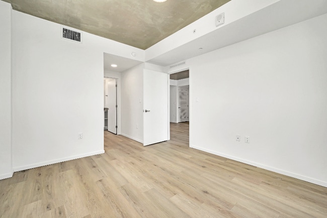 Building Photo - 475 NE 126th St