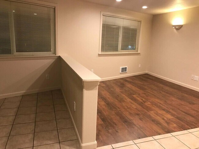 Building Photo - Quarter Deck Apartment