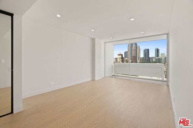 Building Photo - 2222 Ave of the Stars
