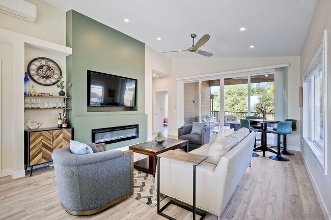 Building Photo - 642 Ranchito Dr