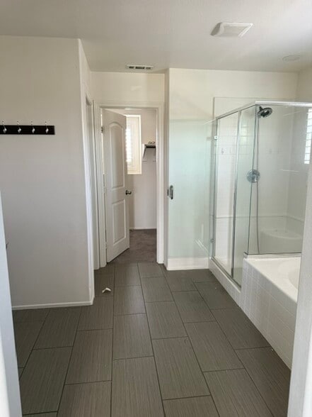 Building Photo - 15645 Calabria Ct