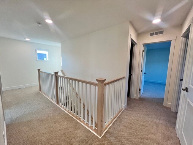 Building Photo - Gorgeous Ridgefield Home