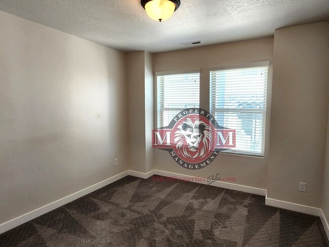 Building Photo - Great 3 Bd 2 Ba Townhome 2 Car Garage