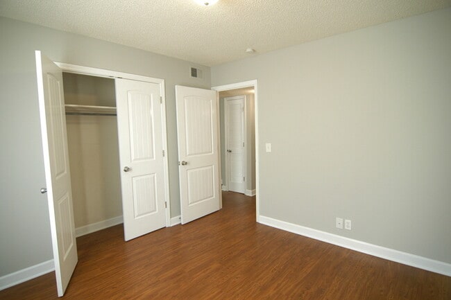Building Photo - Inglewood Duplex Available Now!