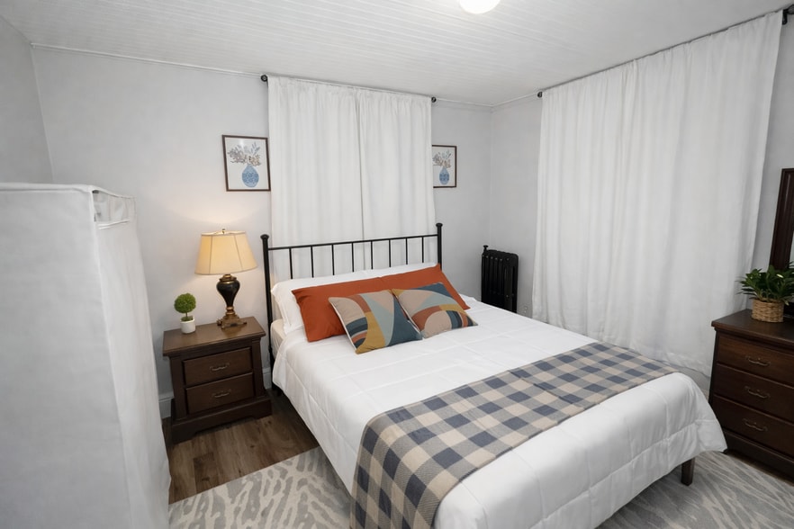 Building Photo - 212 Smith St