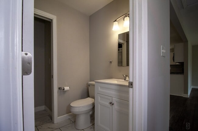 Building Photo - Cozy renovated ranch near Uptown