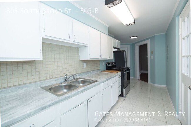 Building Photo - 805 S Broad St