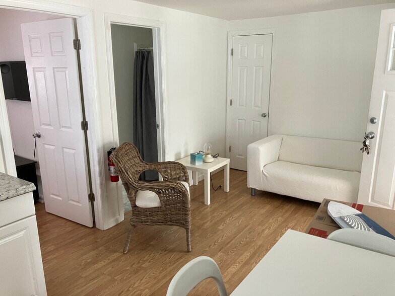 Building Photo - 1922 Baltimore Ave