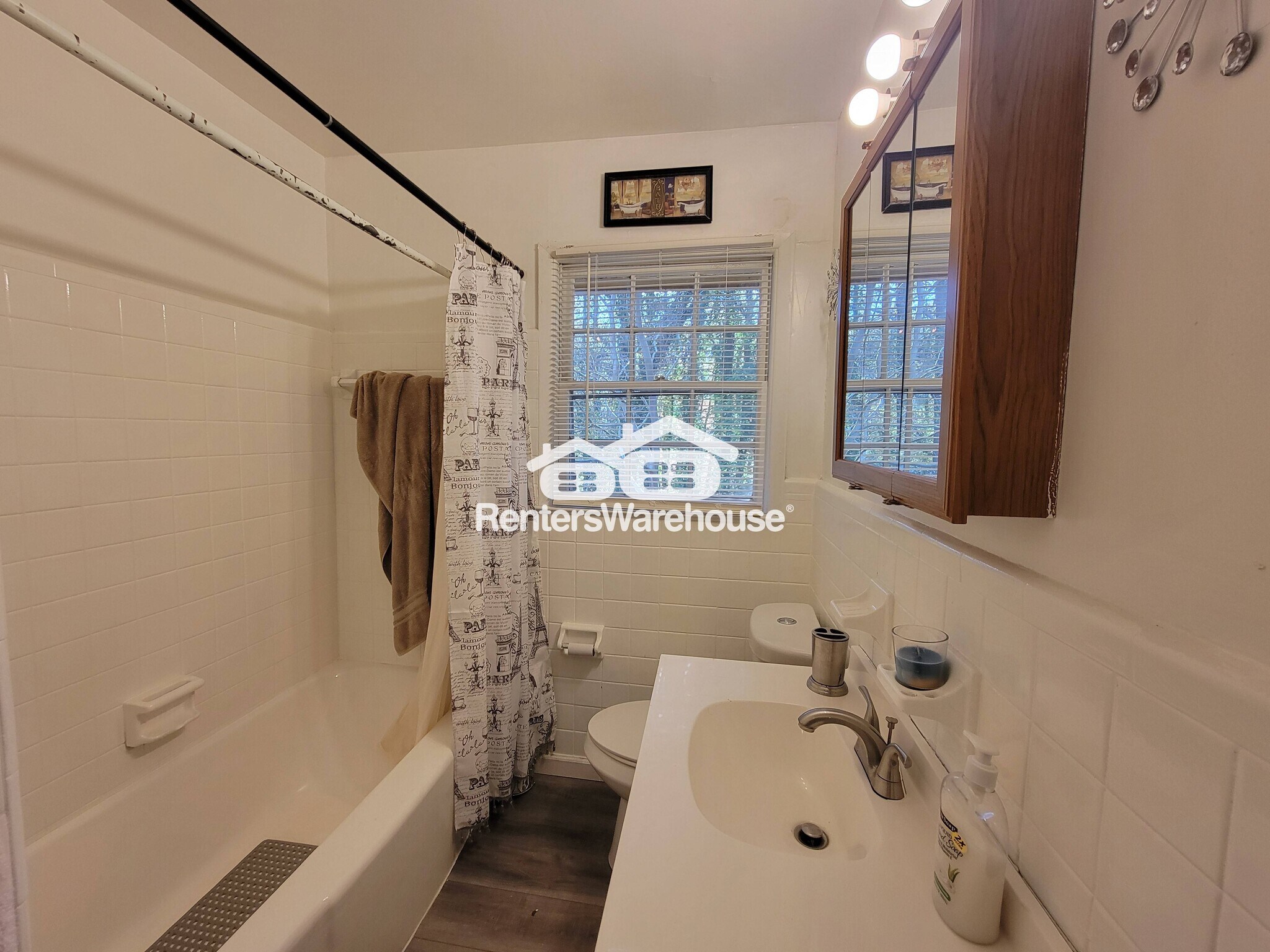 Building Photo - 3566 Highwood Dr SW