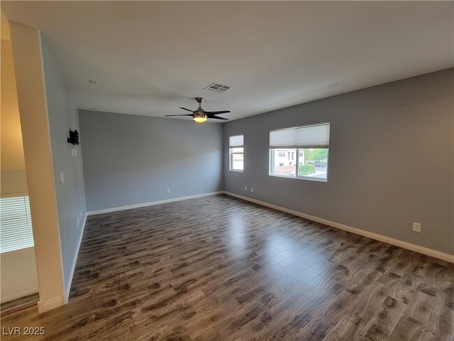 Building Photo - 10537 Seasonable Dr