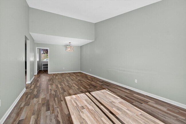 Building Photo - 14 Carol Ct