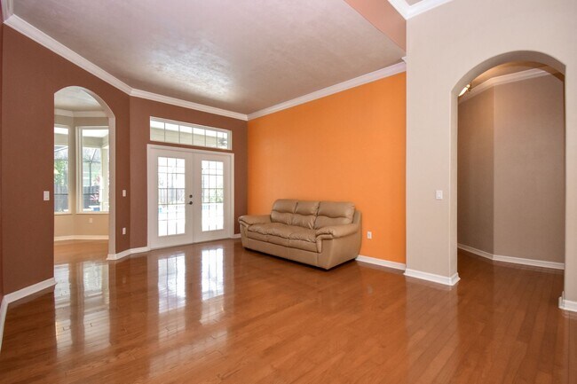 Building Photo - Spacious 4BR + Office Home with Pool in Garison Way