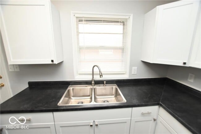 Building Photo - 5820 E 40th St