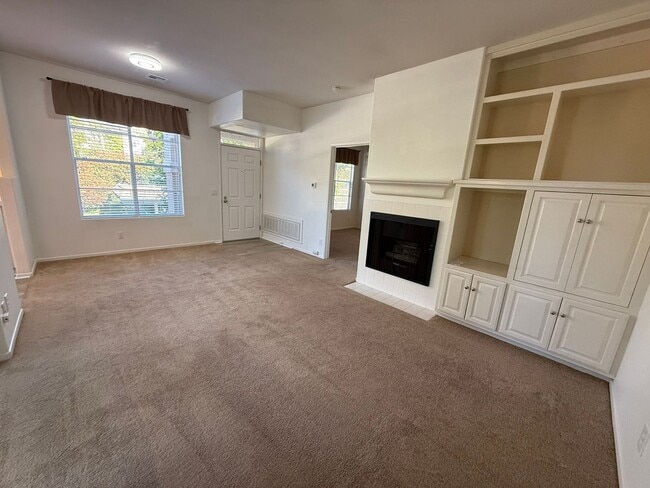 Building Photo - 1BR/1BA Condo w/ ASSIGNED PARKING for rent near Del Mar AVAILABLE NOW!