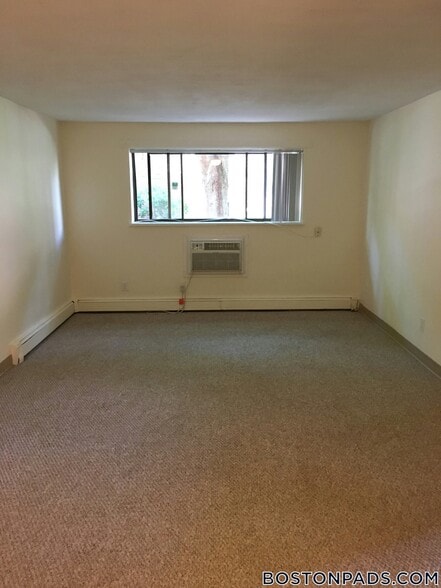 Building Photo - 8 R Riverside St