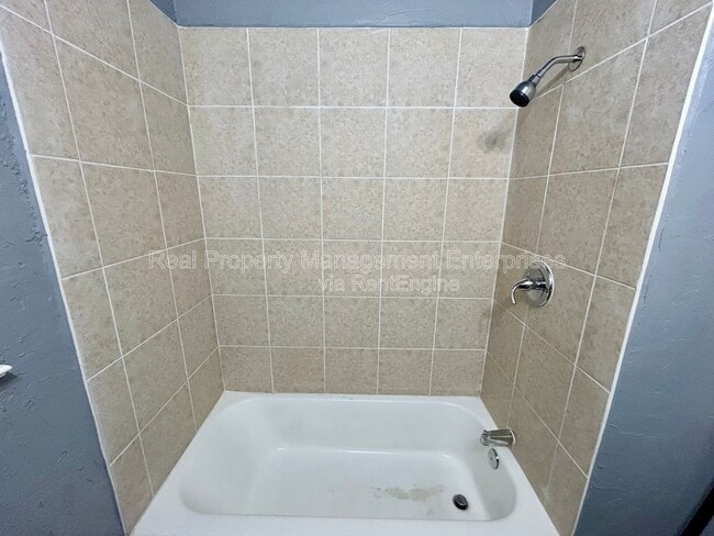 Building Photo - 3044 NW 28th St