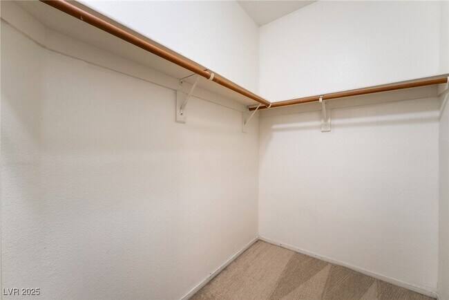 Building Photo - 3400 Cabana Dr