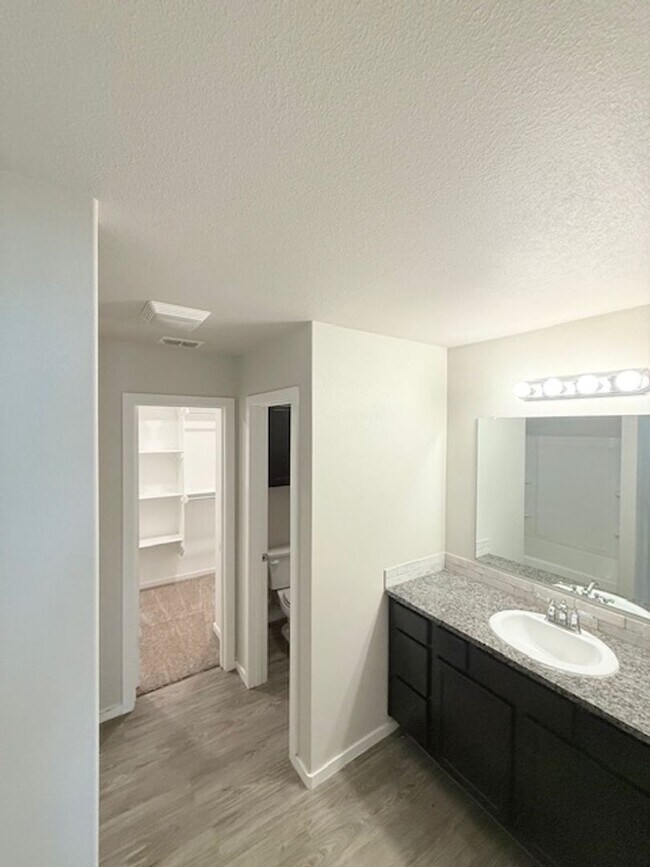 Building Photo - 9709 Saratoga Ave