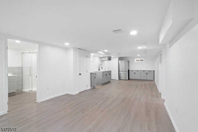 Building Photo - 141 Crosby Ave