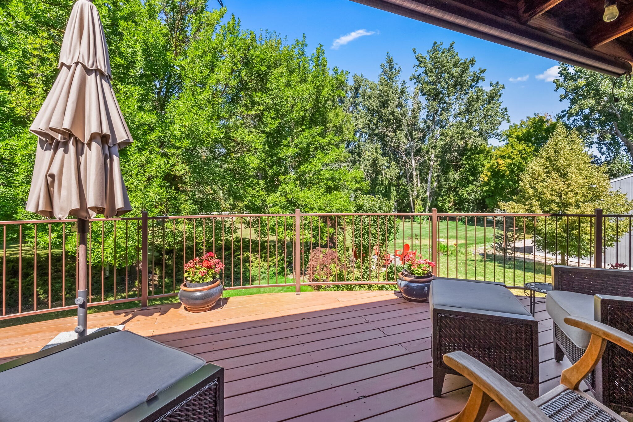 Beautiful and private large deck overlooking expansive manacured property - 2971 Mumbarto Ave