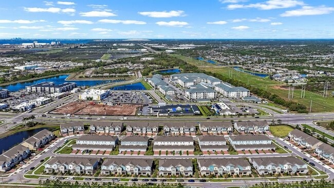 Building Photo - 6262 Goldcoast Ave