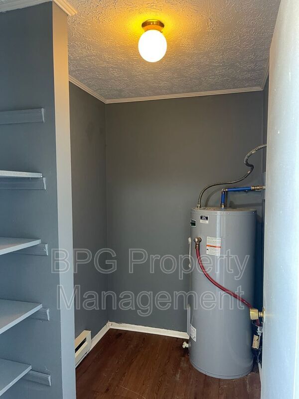 Building Photo - 123 Circle Dr