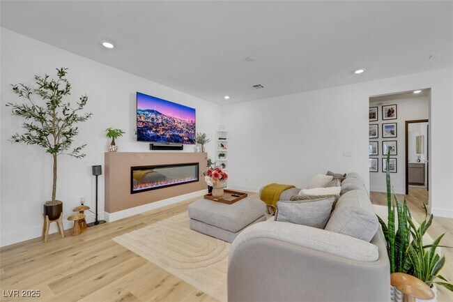 Building Photo - 5831 Indigo Knl Ave