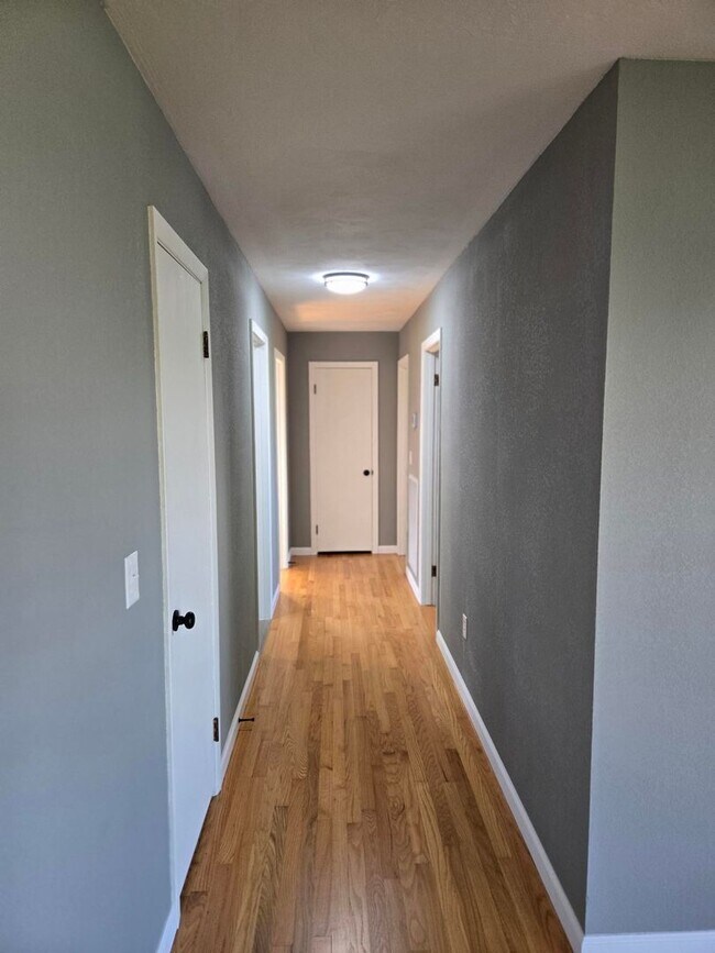 Building Photo - Charming 3-Bedroom Brick Home in Town – Newly Remodeled!